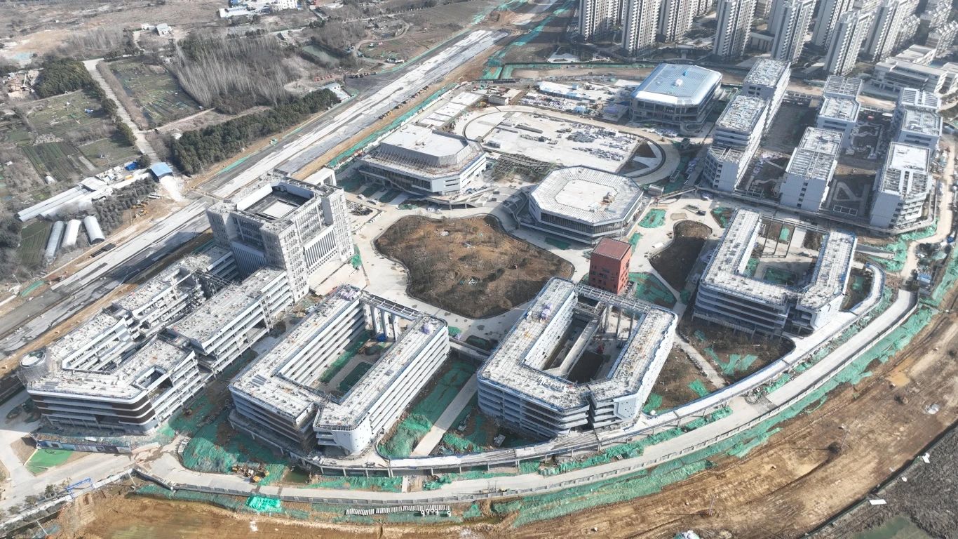 Ϊȷ���Ϸ�һ���Ǻ�У����Ŀ2024���깤�����ڵ�׼����ɣ���Ѹ�����𴺽ں󸴹�������Ͷ��ȳ������γ�һ����Ҫ��ɡ��������ȵ�Ũ�����գ���2��16�գ����Ϸ�һ���Ǻ�У����Ŀ�ٿ��ں󸴹�����������������������ϣ��������������˱�����2023�����β�������μ����������ʹ���������¡���Ϊʱ�����ߣ�����ȷ��Ŀ�Ľڵ㣬������ͼ������ʽ�Ը�������������˾�����ȫ���ף�����ʵ����Ŀ�������ƣ����������ε��ˣ�����ʵ��������Ŀ�Ļ�����Ŀ�Ľ׶λ������׶���ϸ��������ϸ���λ��������� (2)_����.jpg